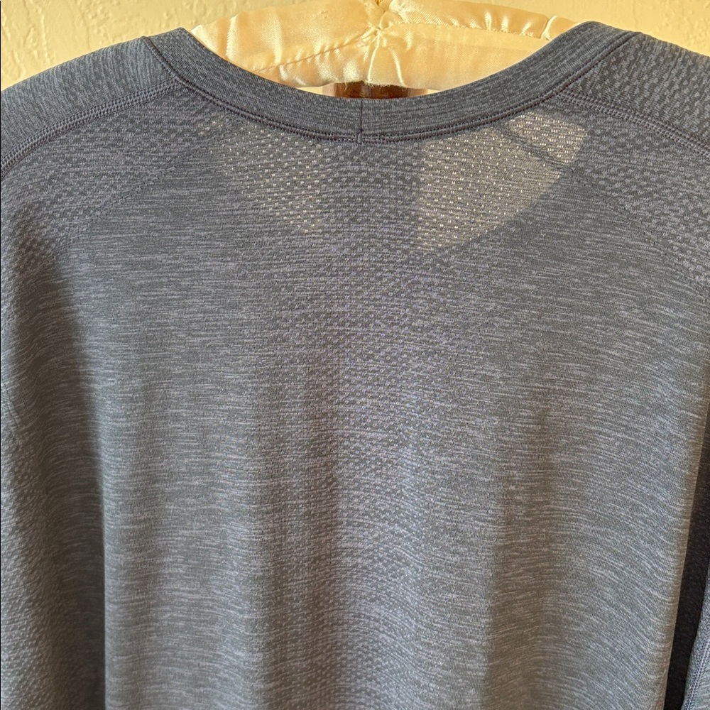 Men’s Lululemon long sleeve performance T shirt. - Picture 6 of 16
